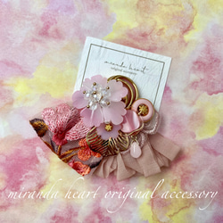 桜色刺繍リボンとフリンジリボンのポニーフック　桜のボタンアクセサリー　桜色のヘアアクセサリー 6枚目の画像
