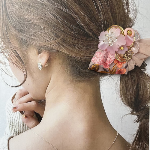 桜色刺繍リボンとフリンジリボンのポニーフック 桜のボタン