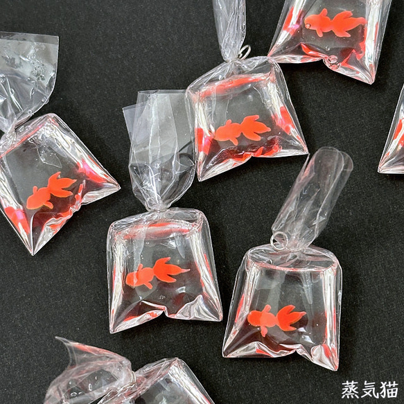 夏祭りの金魚すくいチャーム4個【金魚 レジン ピアス イヤリング ハンドメイド用アクセサリーパーツ素材】 2枚目の画像