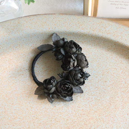 ハンドメイド 布リース 黒系 お花のリース 黒バラ 薔薇 おし