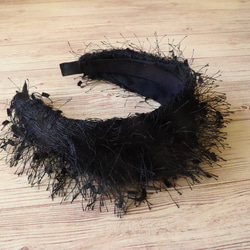 シャギーフリンジのシンプル幅広カチューシャ（ブラック） 2枚目の画像