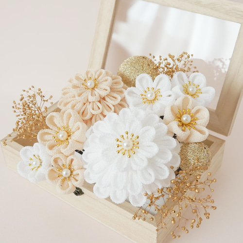 成人式 髪飾り 品よく清楚に ホワイト×アイボリー | つまみ細工 白