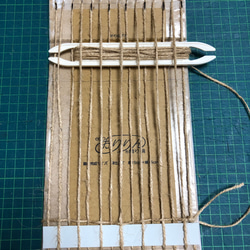 初心者でも簡単に輪織りが楽しめるダンボール板の簡単織り機「ecoおりりん」 4枚目の画像