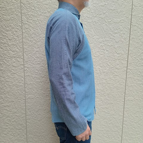 長袖残糸シャンブレー丸衿シャツ（ブルー×ネイビー） 2枚目の画像