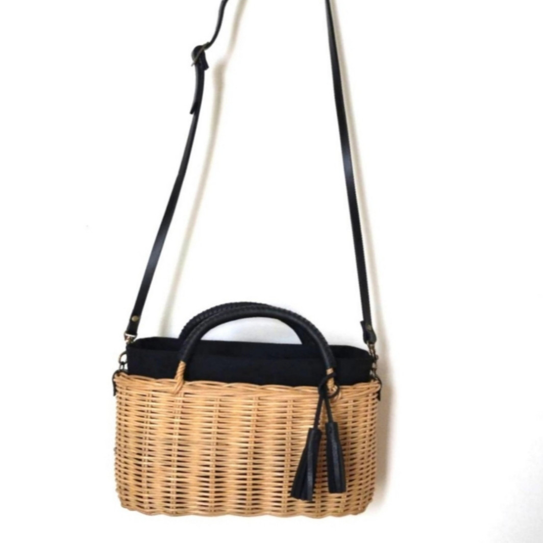 《完成品》カゴポシェット    ラタンかごバッグ シンプル内袋 タッセル付き    完成品
