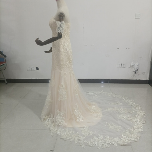 美品！ウエディングドレス 薄シャンパンの色 マーメイドライン  