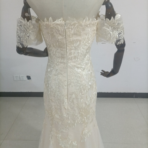 美品！ウエディングドレス 薄シャンパンの色 マーメイドライン  