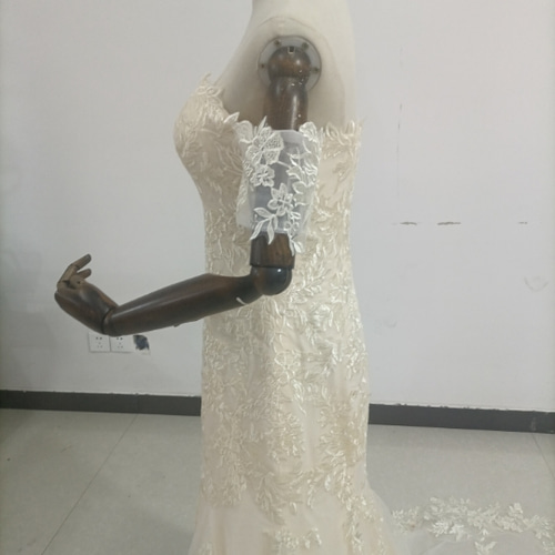 美品！ウエディングドレス 薄シャンパンの色 マーメイドライン  