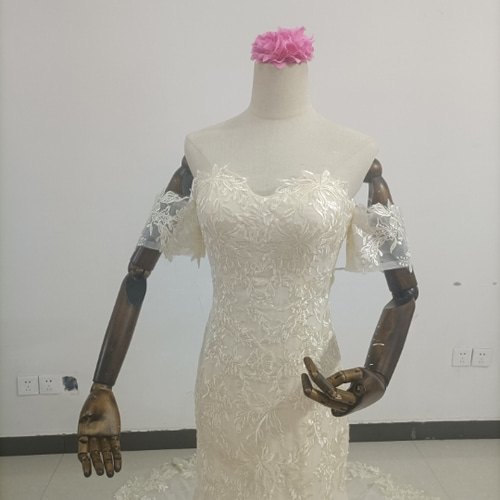 美品！ウエディングドレス 薄シャンパンの色 マーメイドライン  