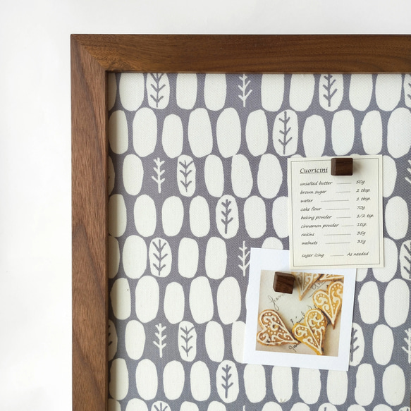 木製フレーム × 選べるファブリック  のマグネットボード 《ウォールナット材》約A4サイズ 6枚目の画像