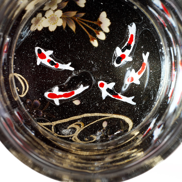 桜に流水紋の鯉杯（5匹） 4枚目の画像