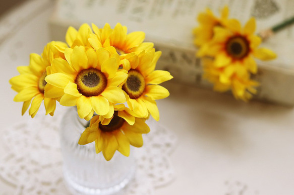 ミニ向日葵(造花) ちょっと飾り ハンドメイド・写真撮影にオススメ  
