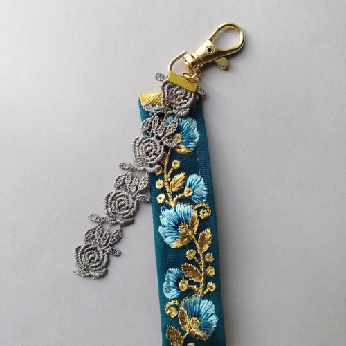 インド刺繍リボンのキーホルダー・バッグチャーム28' キーホルダー 涼