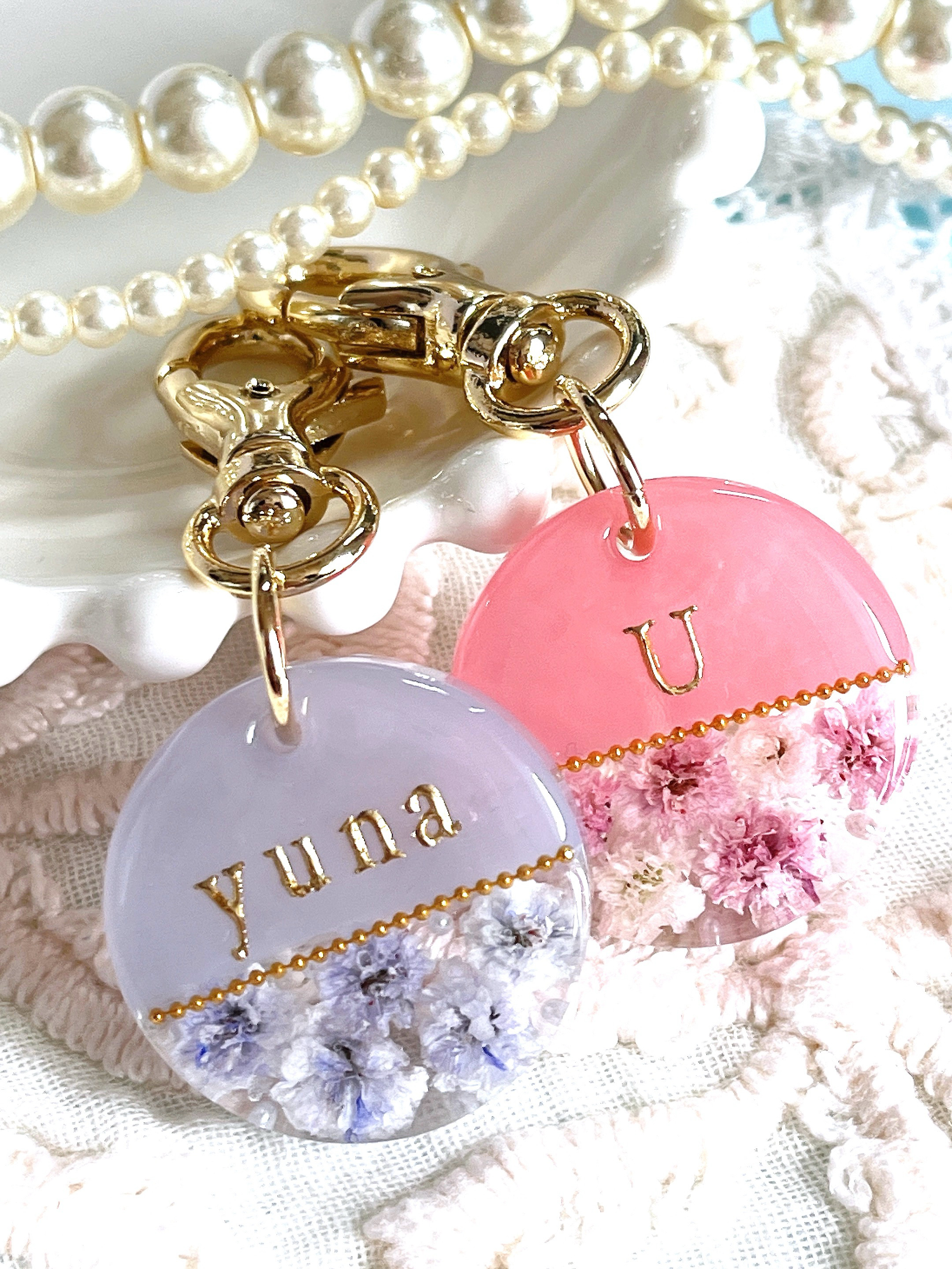 ☆asarin☆★お花のイニシャルキーホルダー　かすみ草　ピンク【080】 かすみ草のキーホルダー/名入れ/イニシャル/プチギフト/16G金具