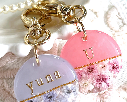 ☆asarin☆★お花のイニシャルキーホルダー　かすみ草　ピンク【080】 ☆asarinお花のイニシャルキーホルダー かすみ草 ピンク【080