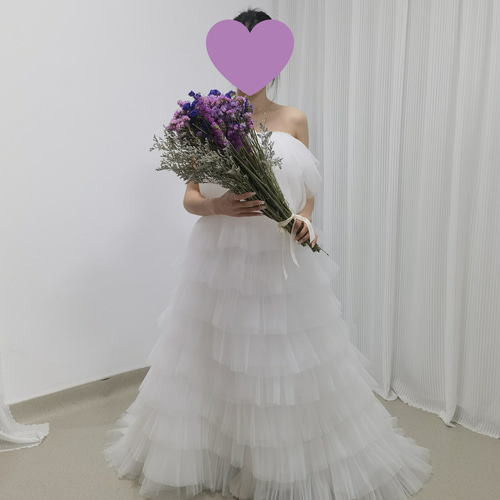 送料無料！ウェディングドレス ベアトップ 柔らかく重ねたチュール  