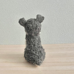 羊毛フェルトのおすわりシュナウザー　犬のぬいぐるみ 5枚目の画像