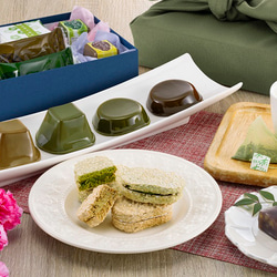 抹茶スイーツ・お茶詰め合わせ 風呂敷包み 和菓子 洋菓子 お茶 プレゼント ギフト 京都 お歳暮 人気 高級 きよ泉 1枚目の画像