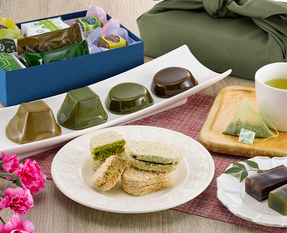 抹茶スイーツ・お茶詰め合わせ 風呂敷包み 和菓子 洋菓子 お茶 プレゼント ギフト 京都 お歳暮 人気 高級 きよ泉 1枚目の画像