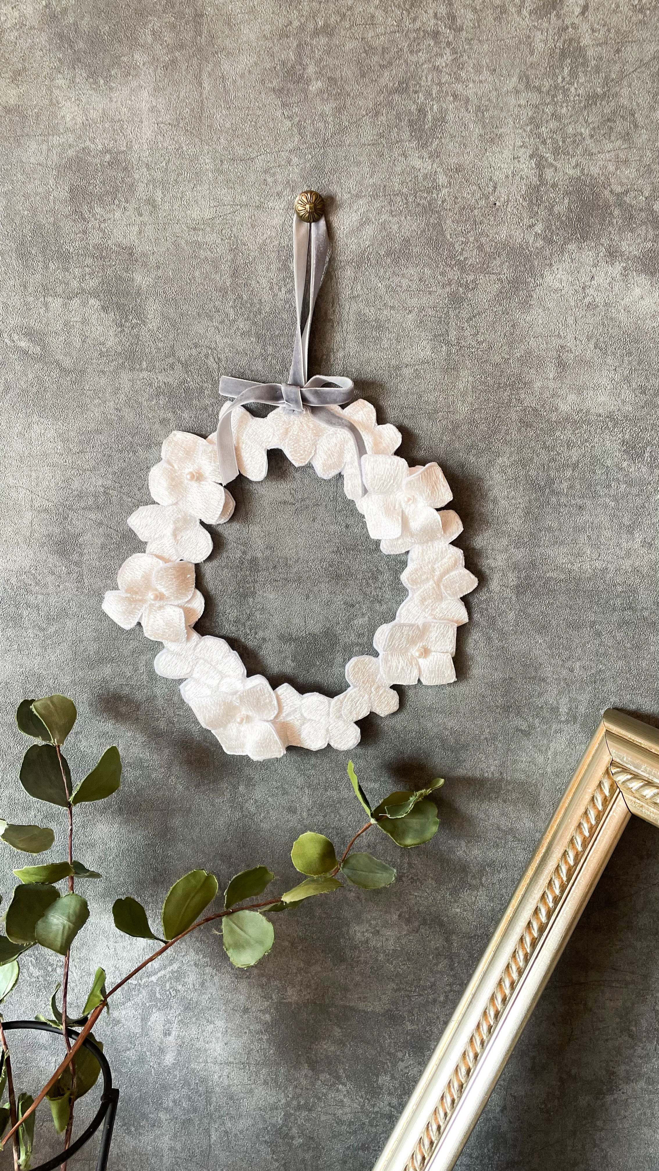 〝夏の誕生花2025〟ホワイト紫陽花刺繍リース【送料無料】 5,110円