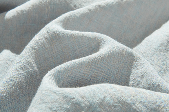 ニュアンスのある生地感が目を惹く　フランス製リネンプルオーダー　シャツブラウス 　薄水色　240404-1 12枚目の画像