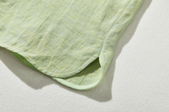 ニュアンスのある生地感が目を惹く　フランス製リネンプルオーダー　シャツブラウス 　少し淡い黄緑色　240404-2 7枚目の画像