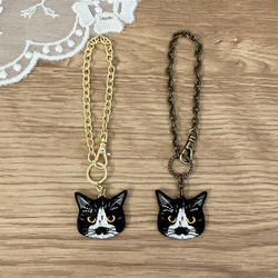 無骨なブラウニーゴールドの猫さん刺繍と3wayチャームブレスレット 20枚目の画像