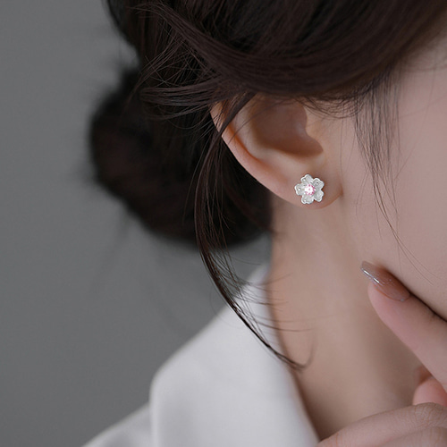 ピアス 18K レディース アレルギー対応 小さめ さくら 桜 サクラ ピアス 18K レディース アレルギー対応 小さめ さくら 桜 サクラ