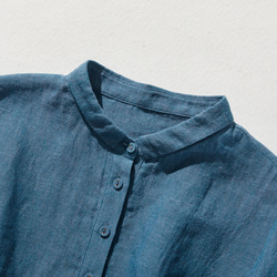 法式亞麻拉單襯衫襯衫，細緻入微的紋理引人注目。深藍色 240404-4 第2張的照片