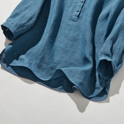 法式亞麻拉單襯衫襯衫，細緻入微的紋理引人注目。深藍色 240404-4 第4張的照片