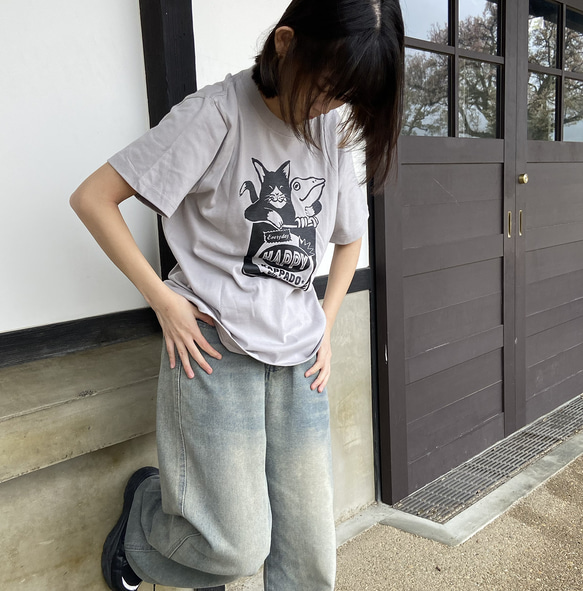 猫とカエルのTシャツ（ライトグレー）男女兼用 10枚目の画像