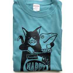 猫とカエルのTシャツ（ヘイジーグリーン）男女兼用 1枚目の画像