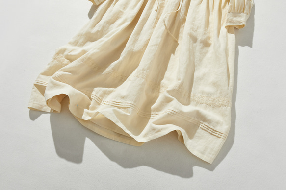 引人注目的蕾絲長裙，100% 亞麻，淺黃色，240325-2 第4張的照片