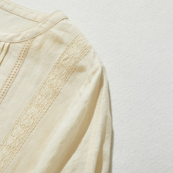 引人注目的蕾絲長裙，100% 亞麻，淺黃色，240325-2 第3張的照片