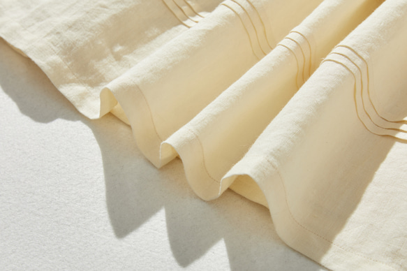 引人注目的蕾絲長裙，100% 亞麻，淺黃色，240325-2 第13張的照片