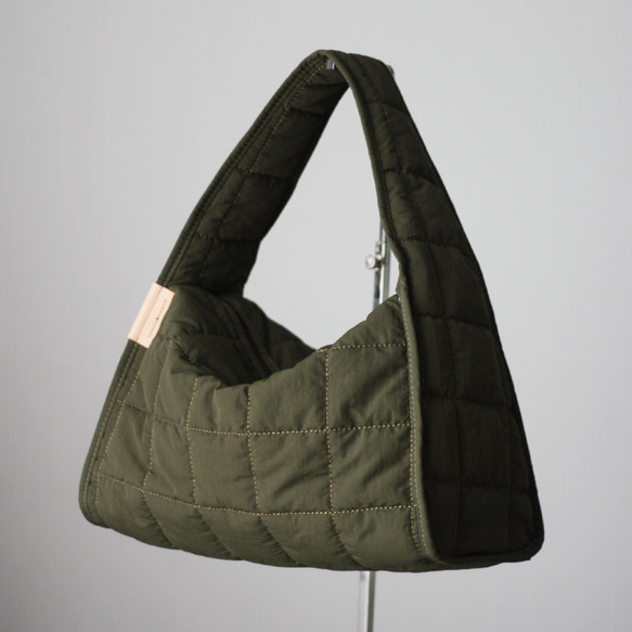 パファーバッグ セミショルダー キルティング キルト シングルハンドル エアリー 太ベルト 秋冬バッグ 軽い B-198 4枚目の画像