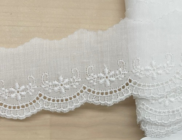 新品同様! マノロブラニク キャロリン上級ライン お花柄刺繍サテン24㎝ 新品同様! マノロブラニク キャロリン上級ライン お花柄刺繍