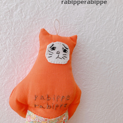 こまり顔猫　ぬいぐるみ　マスコット　rabippe   サイケちゃん　オレンジ　Sサイズ 4枚目の画像