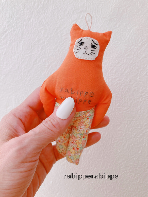 こまり顔猫　ぬいぐるみ　マスコット　rabippe   サイケちゃん　オレンジ　Sサイズ 3枚目の画像