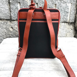 <50%OFFSALE> 大人気のコの字デザインジッパーリュックの革がランクアップし新色が登場しました。REDBROWN 5枚目の画像