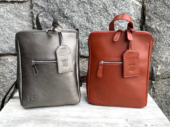 <50%OFFSALE> 大人気のコの字デザインジッパーリュックの革がランクアップし新色が登場しました。REDBROWN 9枚目の画像