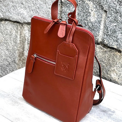 <50%OFFSALE> 大人気のコの字デザインジッパーリュックの革がランクアップし新色が登場しました。REDBROWN 3枚目の画像