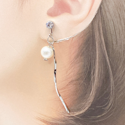 コットンパール風ビーズ揺れるピアス （Wedding,白い花と揺れる 