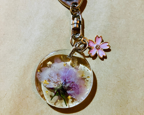 桜 キーホルダー レジン調 幸運が舞う : テンマヤ - 通販
