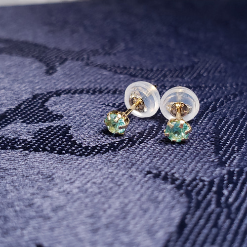 パライバトルマリン ピアス 4mm k18イエローゴールド グリーン強め