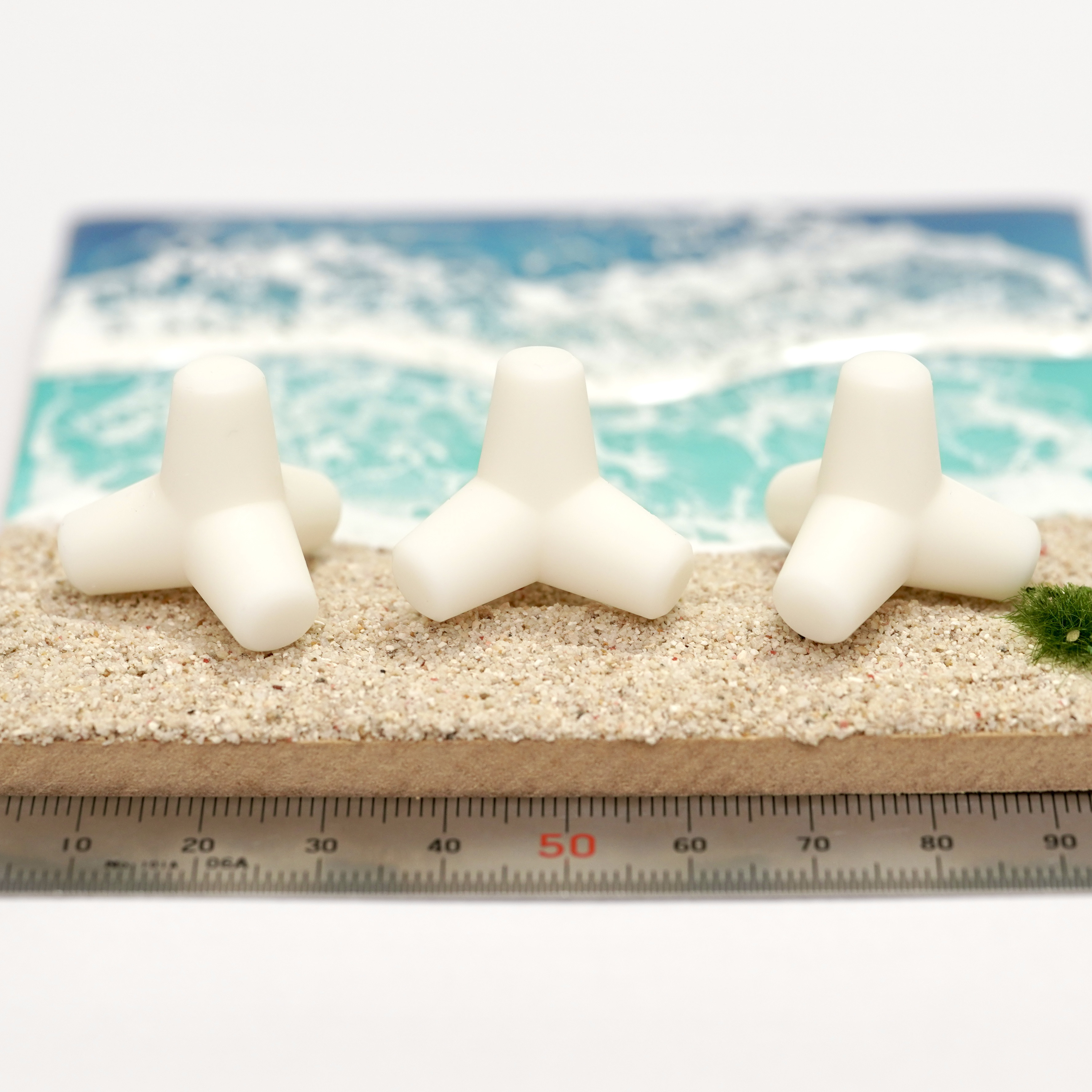 テトラポッド 消波ブロック ミニチュア 白色 幅約25mm その他