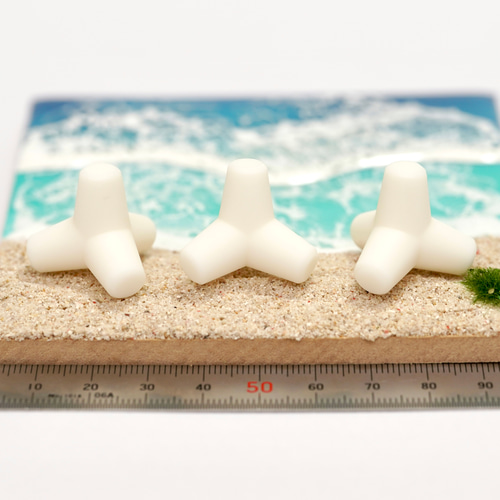 テトラポッド 消波ブロック ミニチュア 白色 幅約25mm その他