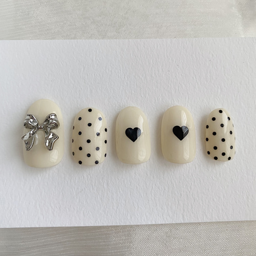 ネイルチップ ガーリーネイルチップ ネイルチップオーダー ドットネイル Lady Dot 〜 ネイルチップ ドット ブラック アイボリー 〜 | Funfair Nails