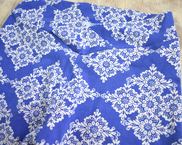驚きの穿き心地！花柄スキニーストレートストレッチロングパンツ　大きいサイズ　青　ブルー　HANA 4枚目の画像