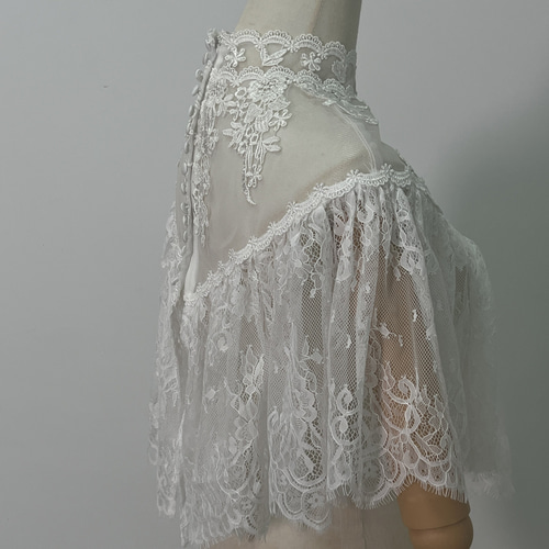 送料無料！ボレロ ポンチョ 贅沢な総レース デザイン感 くるみボタン